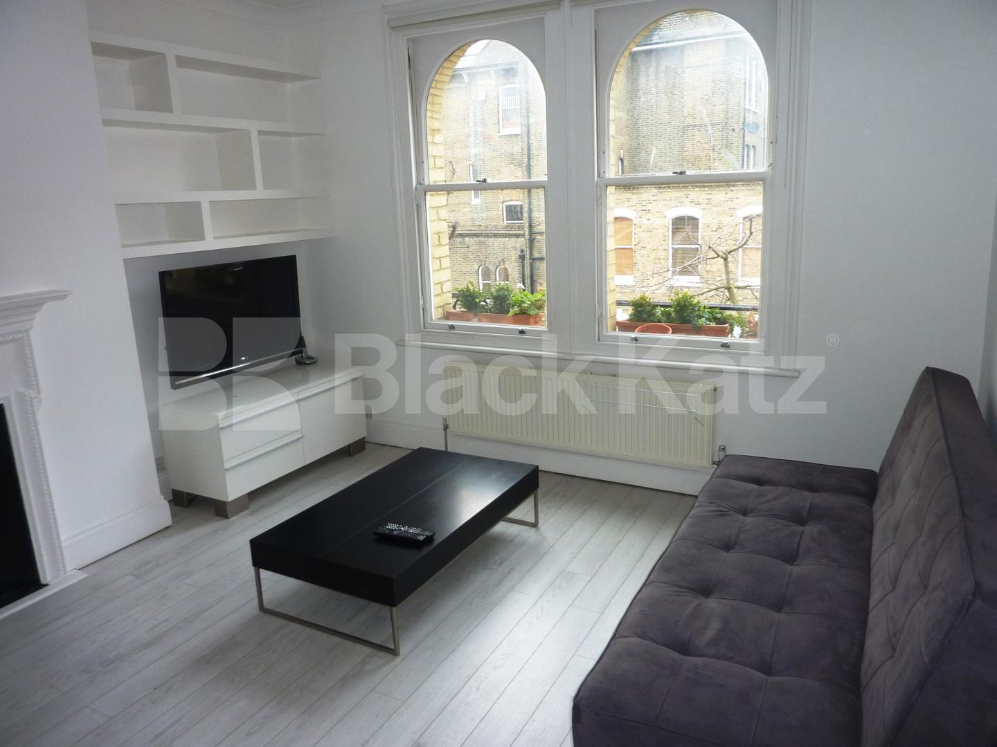 			CAMDEN SQUARE!!, 2 Bedroom, 1 bath, 1 reception Flat			 South Villas, CAMDEN SQUARE